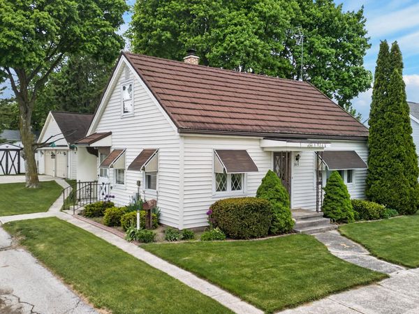 2015 Van Buren St, New Holstein, WI 53061