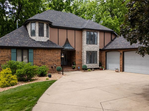 5135 S Castlewood Drive, Springfield, MO 65804
