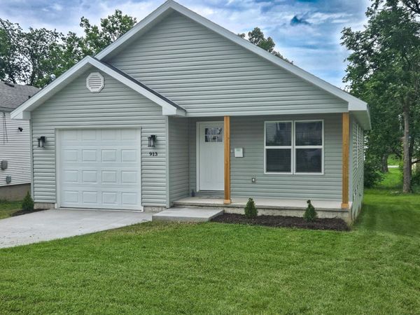 913 W Della Street , Springfield, MO 65803