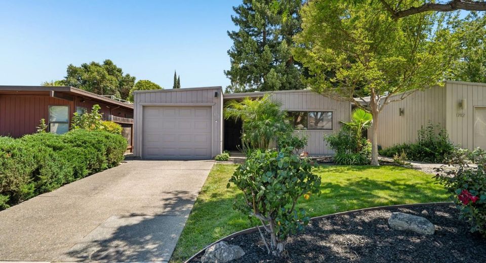 1786 Bannon Creek Dr, Sacramento, CA 95833 Photo