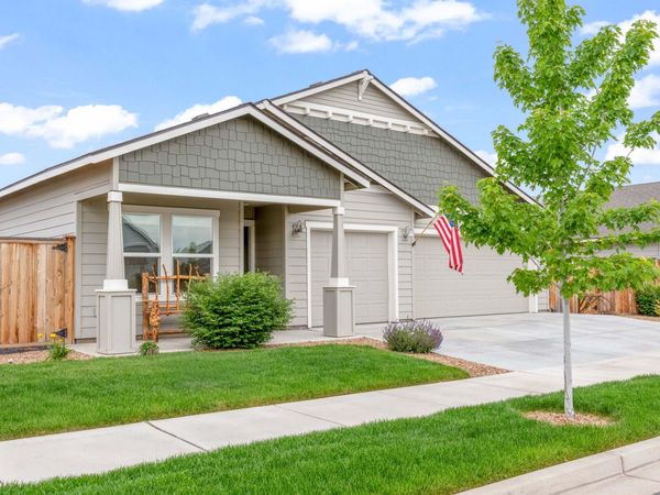 1256 NW Golf Course Drive, Madras, OR 97741