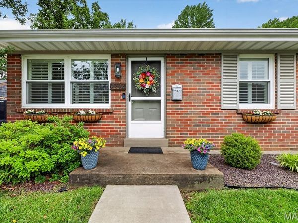 9794 Sherrell Court, Rock Hill, MO 63119