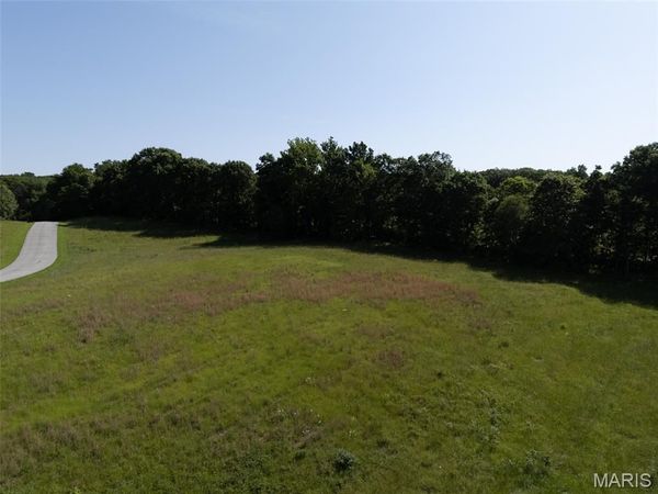 10 Parc Forest Trail, Hawk Point, MO 63349
