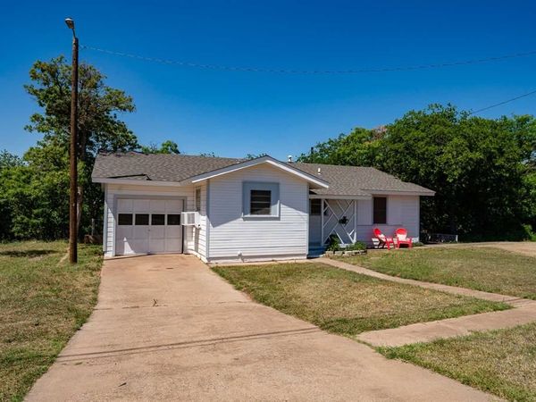 907 E Hamilton Street, Stamford, TX 79553