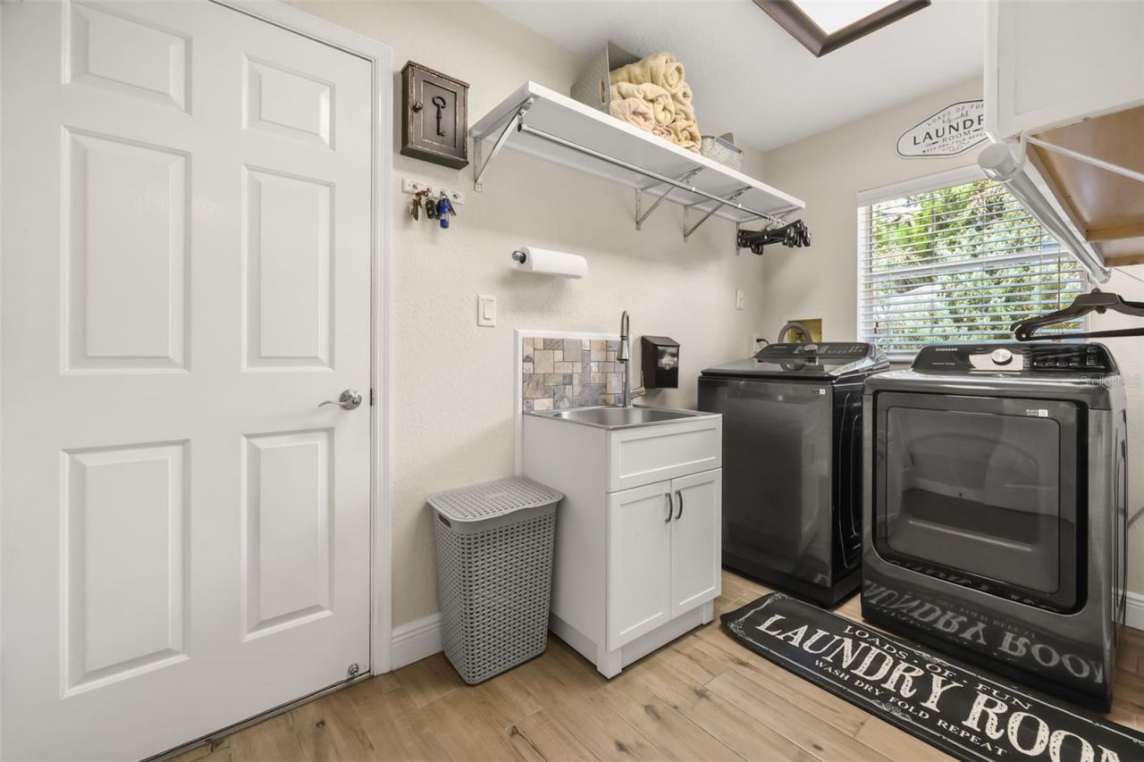 33000 Lakeshore Drive, Tavares, FL 32778 Photo