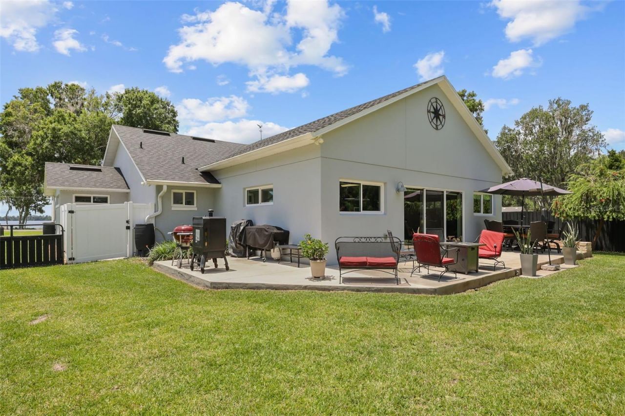 33000 Lakeshore Drive, Tavares, FL 32778 Photo