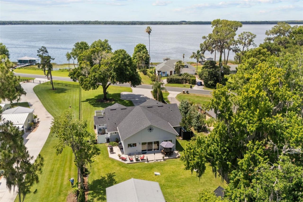 33000 Lakeshore Drive, Tavares, FL 32778 Photo