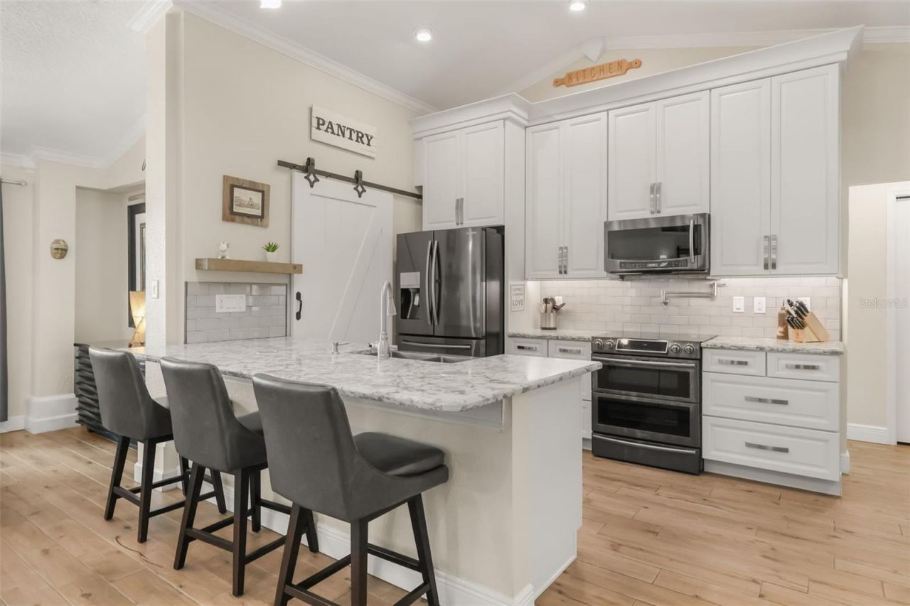 33000 Lakeshore Drive, Tavares, FL 32778 Photo