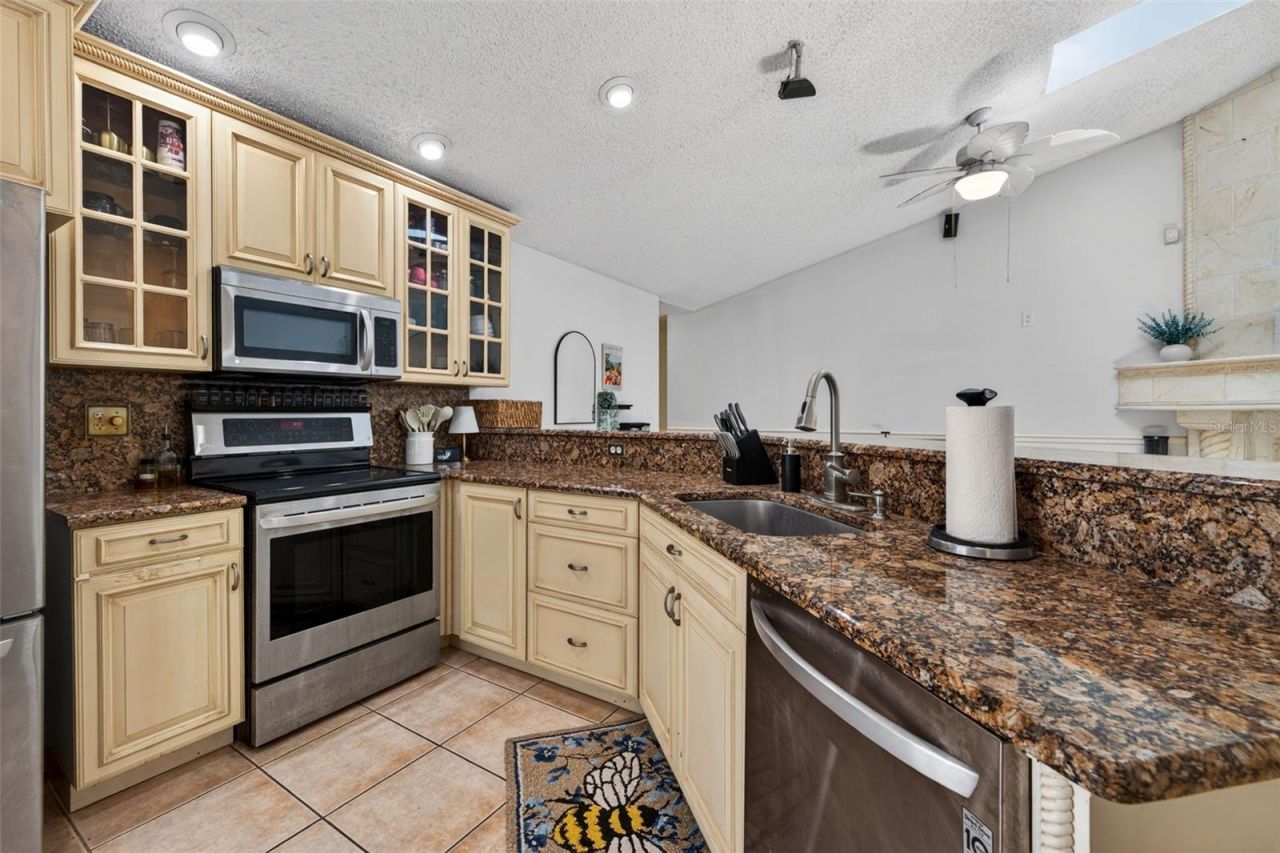 10705 Out Island Drive, Tampa, FL 33615 Photo