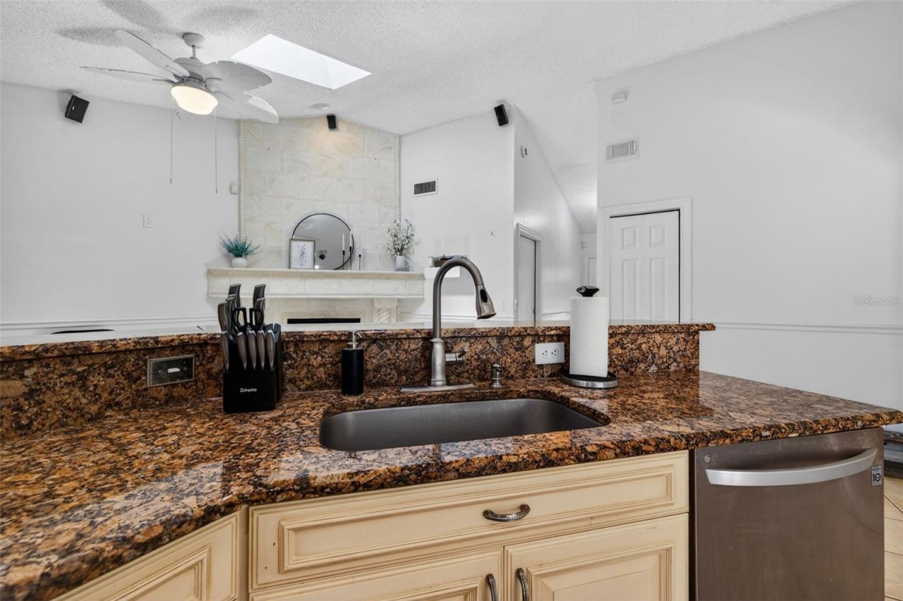 10705 Out Island Drive, Tampa, FL 33615 Photo