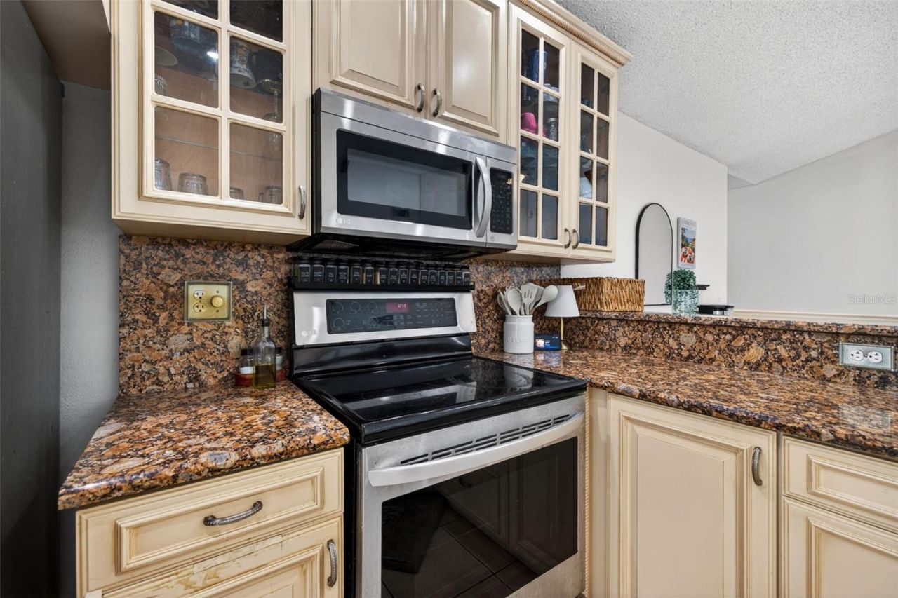 10705 Out Island Drive, Tampa, FL 33615 Photo