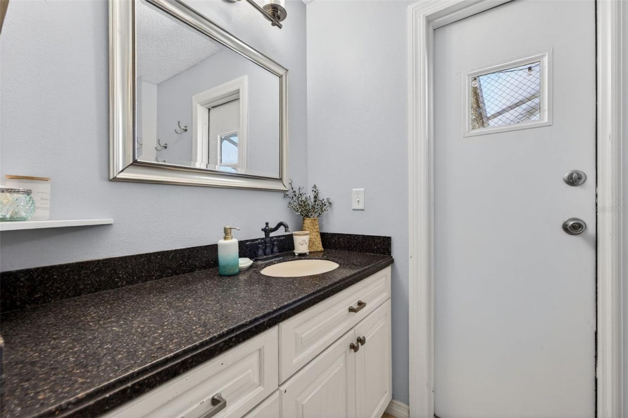 10705 Out Island Drive, Tampa, FL 33615 Photo