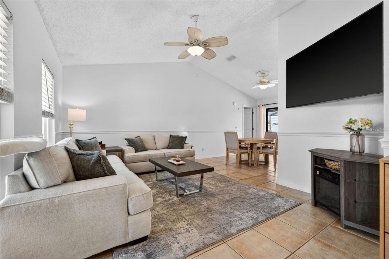 10705 Out Island Drive, Tampa, FL 33615 Photo