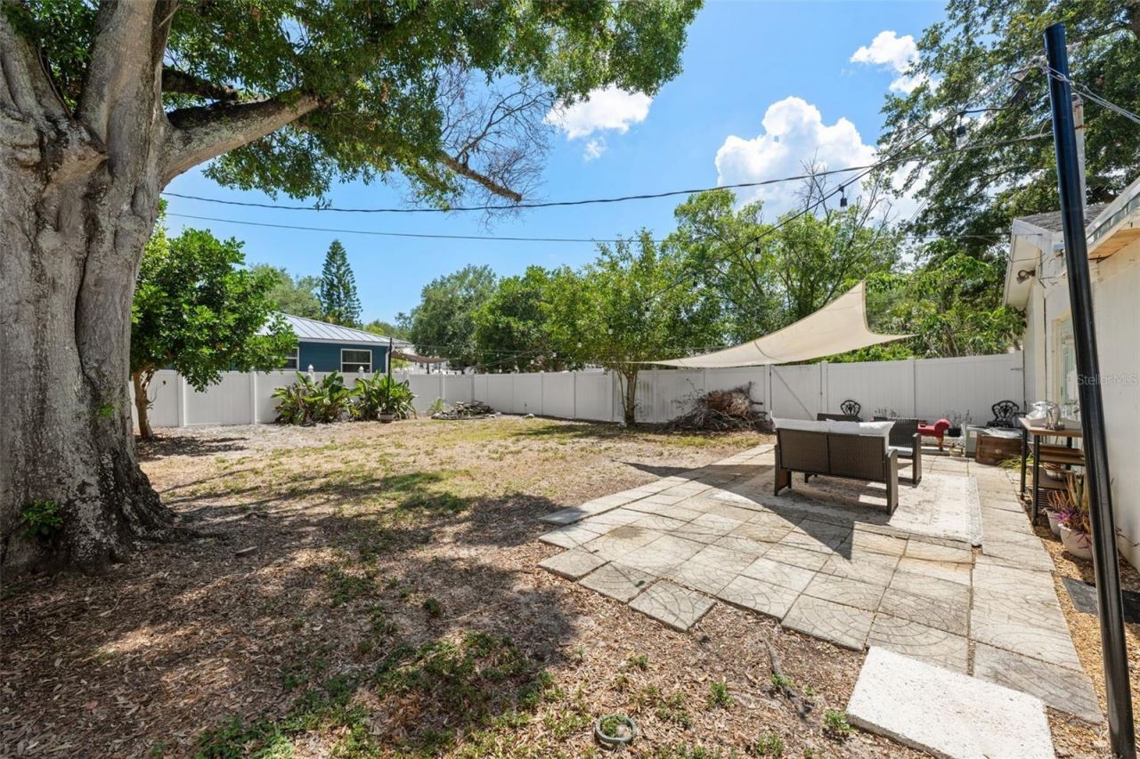 6737 Laurel Street N, Saint Petersburg, FL 33702 Photo