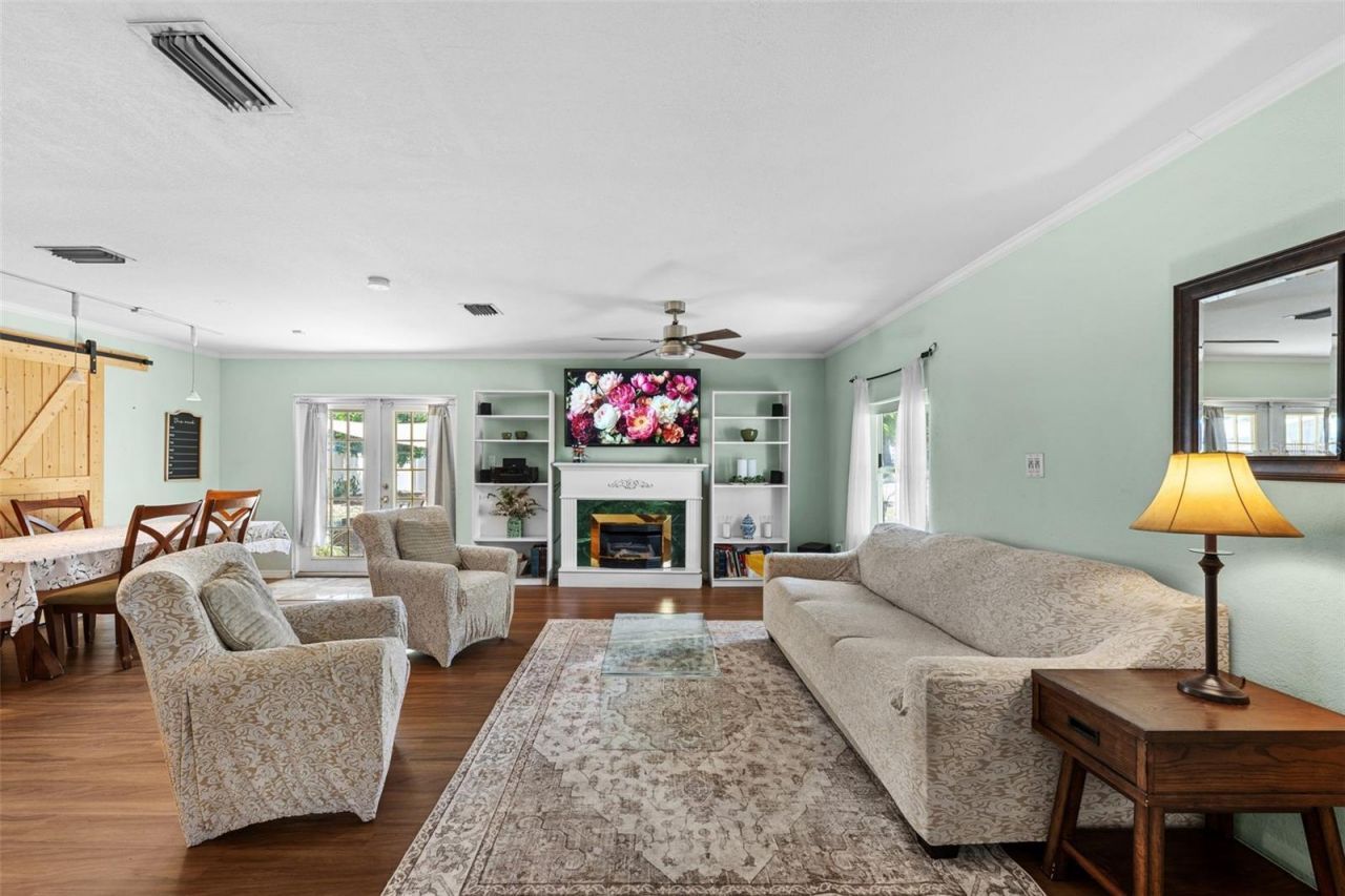 6737 Laurel Street N, Saint Petersburg, FL 33702 Photo