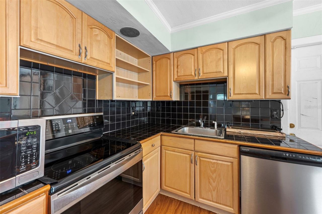 6737 Laurel Street N, Saint Petersburg, FL 33702 Photo