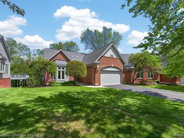 6390 Country Shire Lane, West Bloomfield Twp, MI 48323