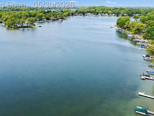 2512 Grandview Boulevard, Waterford Twp, MI 48329