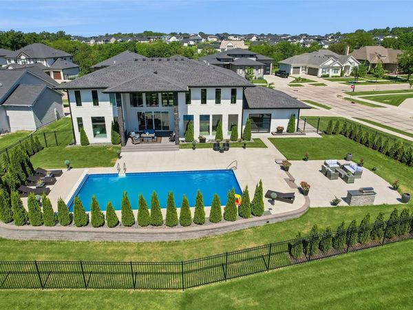 17466 Berkshire Parkway, Clive, IA 50325