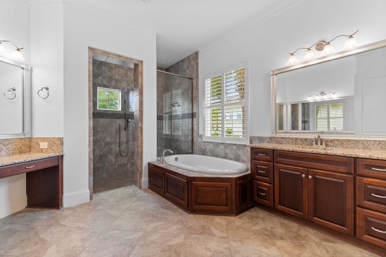 9590 Bellasera Circle Photo 16