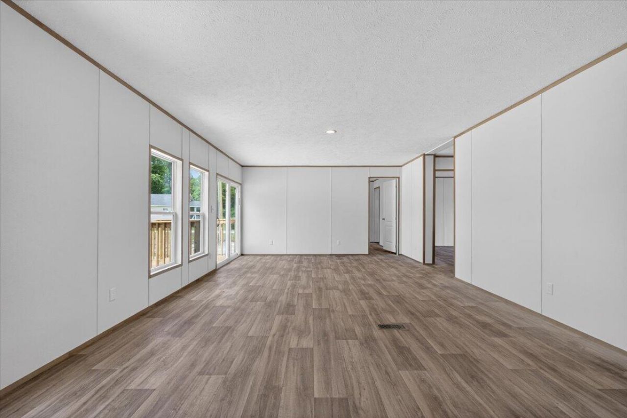 1185 Forty-one Road Photo 17