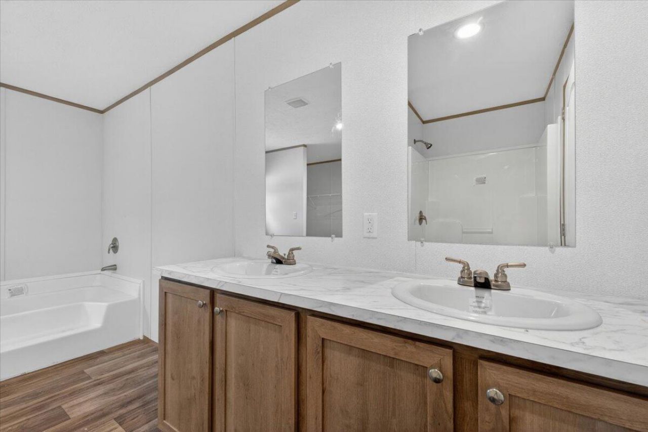 1185 Forty-one Road Photo 31
