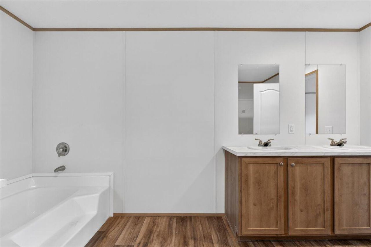 1185 Forty-one Road Photo 37