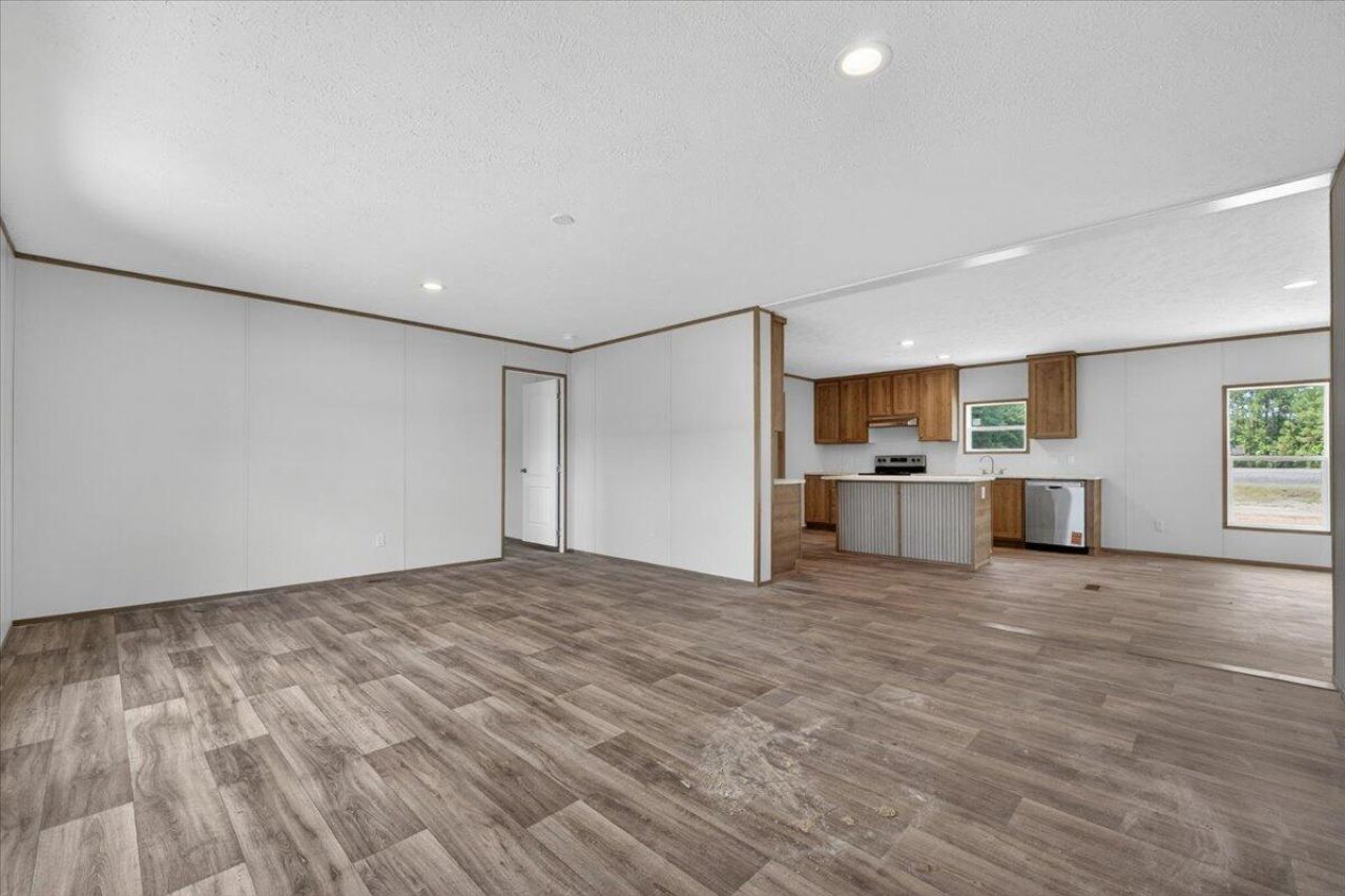 1185 Forty-one Road Photo 4