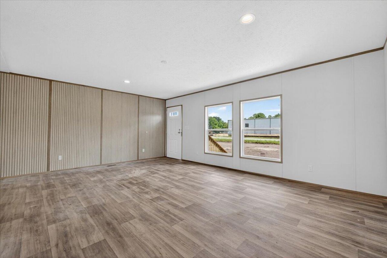 1185 Forty-one Road Photo 5