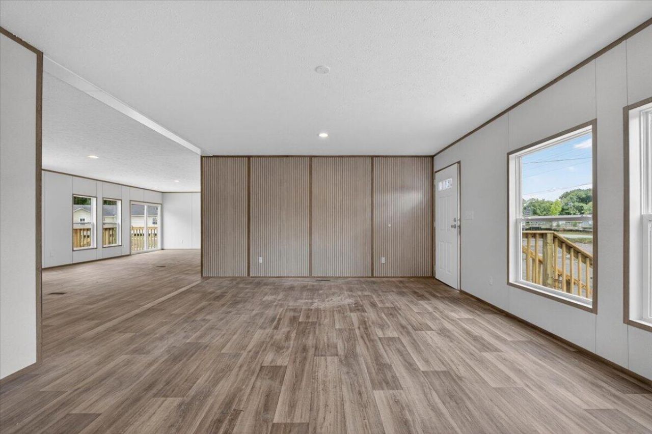 1185 Forty-one Road Photo 6