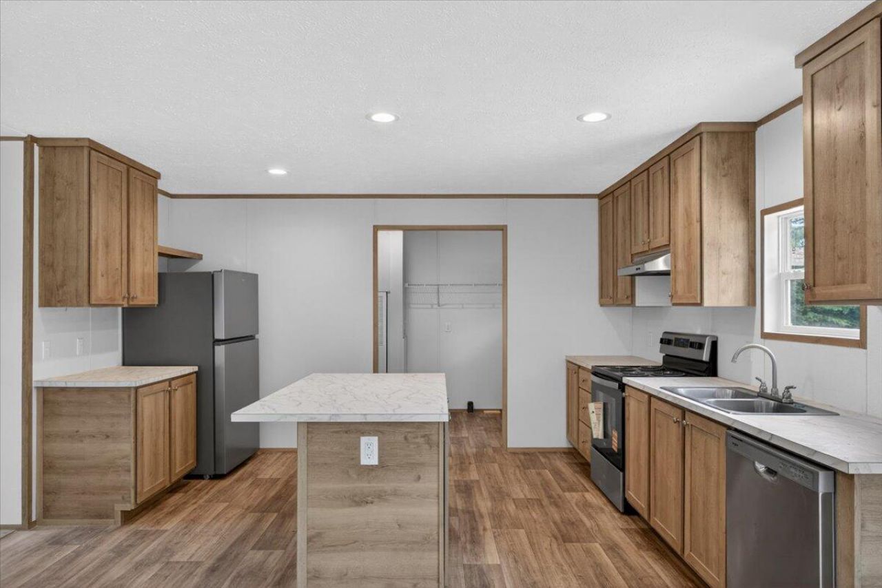1185 Forty-one Road Photo 9