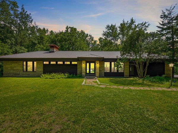16 Truman Drive, East Dubuque, IL 61025