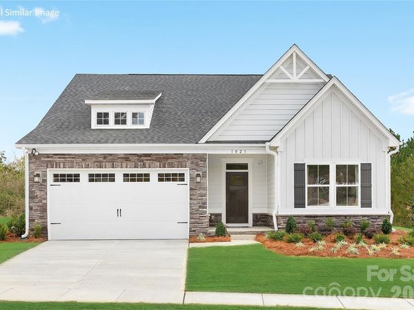 916 Heathway Drive , Charlotte, NC 28213