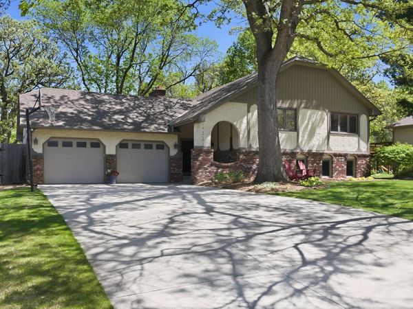 793 Torchwood Drive, New Brighton, MN 55112