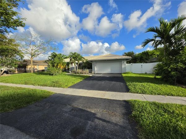 9090 NW 11th Ct , Plantation, FL 33322