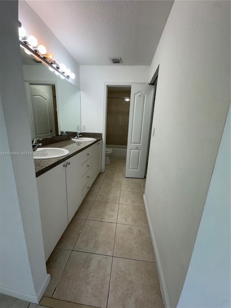 718 NE 4th Ct , Unit 718, Hallandale Beach, FL 33009 Photo