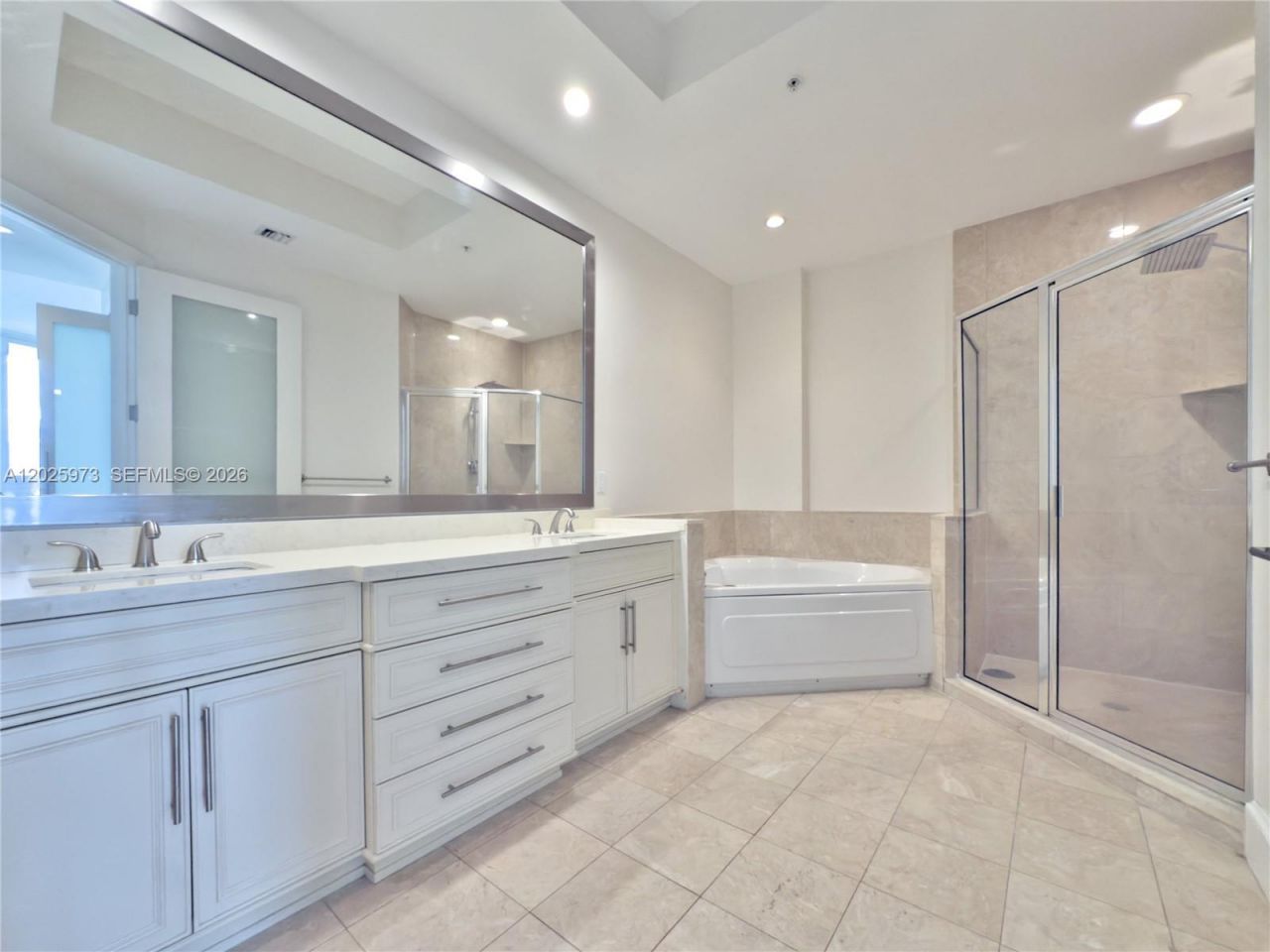 848 Brickell Key Dr, Unit 306, Miami, FL 33131 Photo