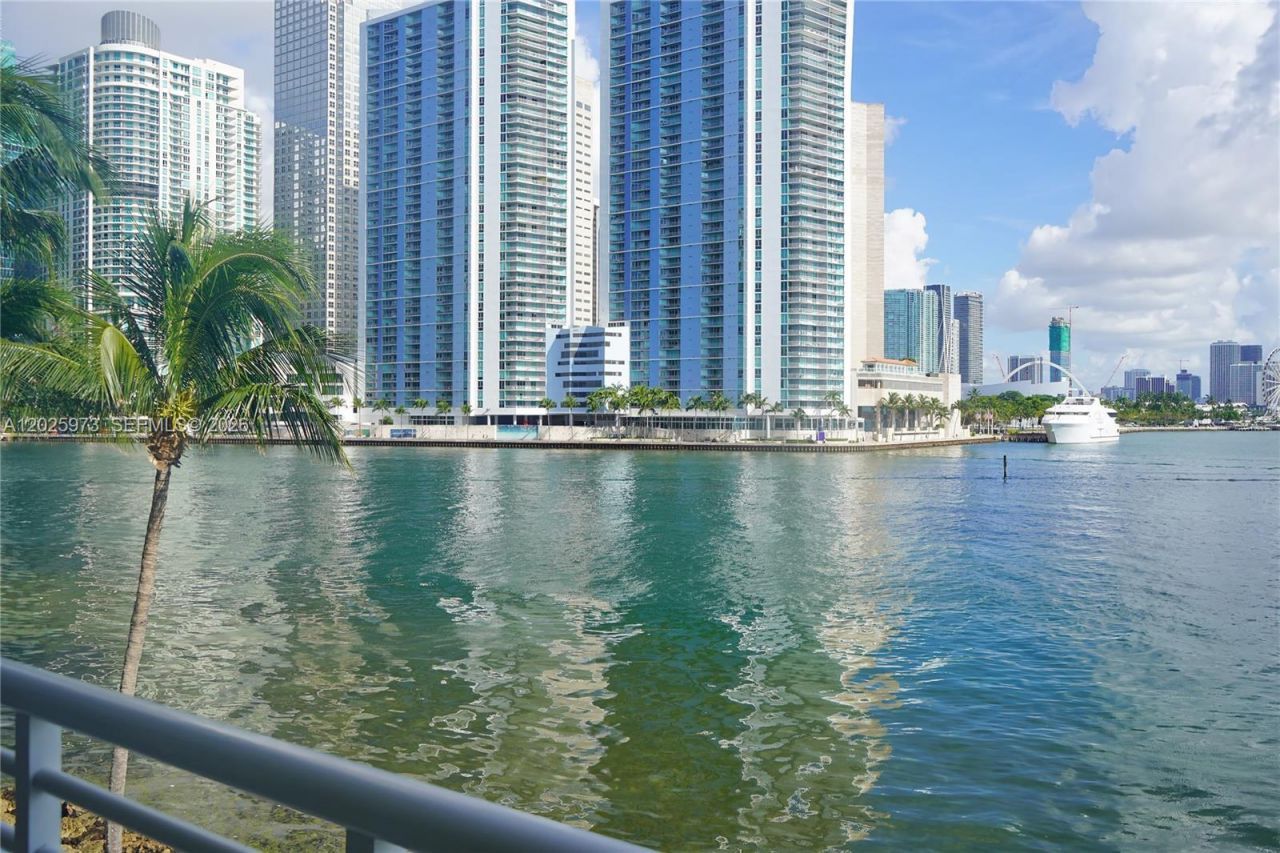 848 Brickell Key Dr, Unit 306, Miami, FL 33131 Photo