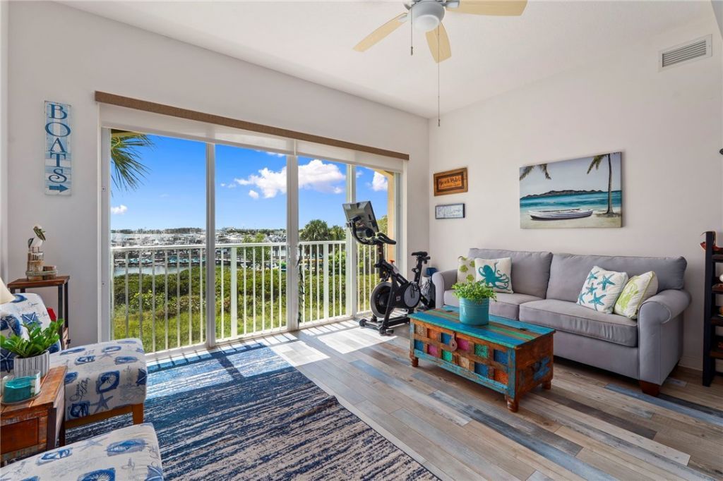 34 Harbour Isle Drive W, Unit 204, Fort Pierce, FL 34949 Photo