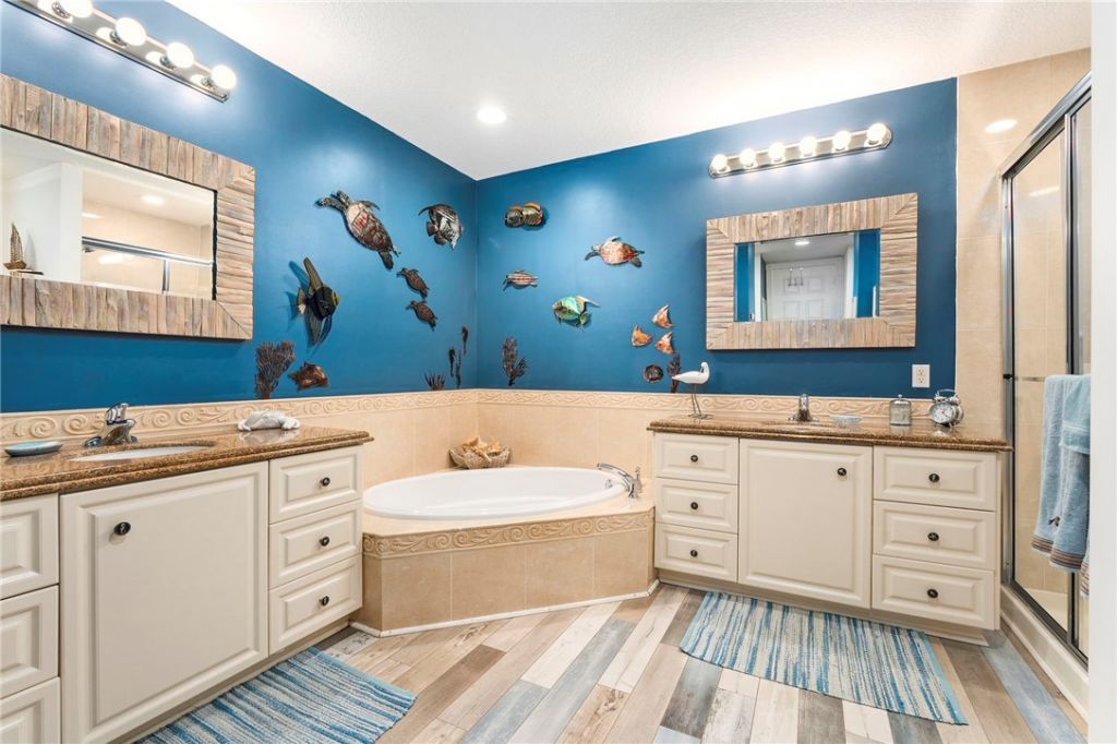 34 Harbour Isle Drive W, Unit 204, Fort Pierce, FL 34949 Photo
