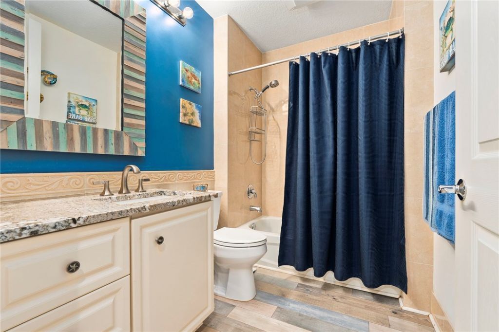 34 Harbour Isle Drive W, Unit 204, Fort Pierce, FL 34949 Photo
