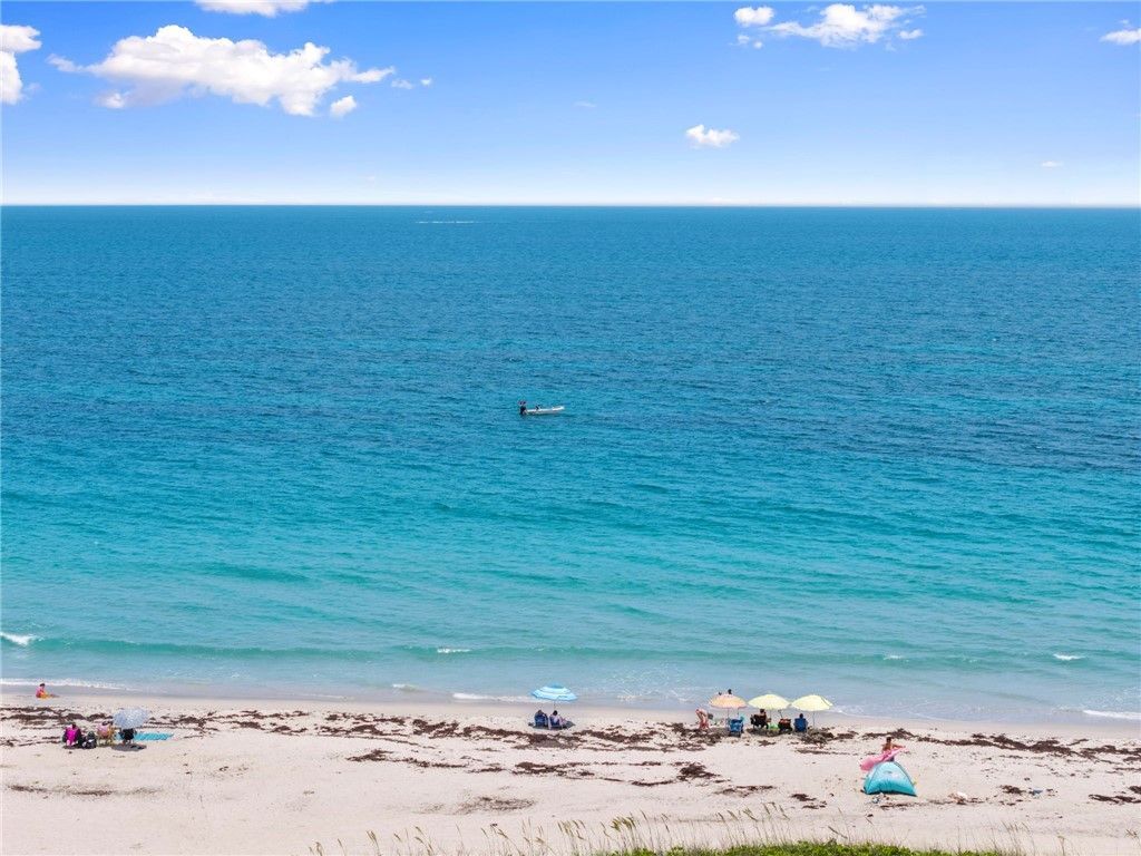 34 Harbour Isle Drive W, Unit 204, Fort Pierce, FL 34949 Photo