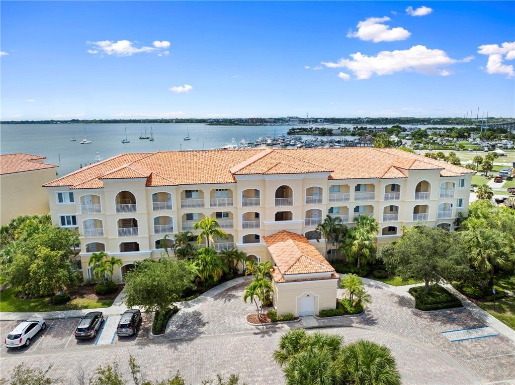 34 Harbour Isle Drive W, Unit 204, Fort Pierce, FL 34949 Photo