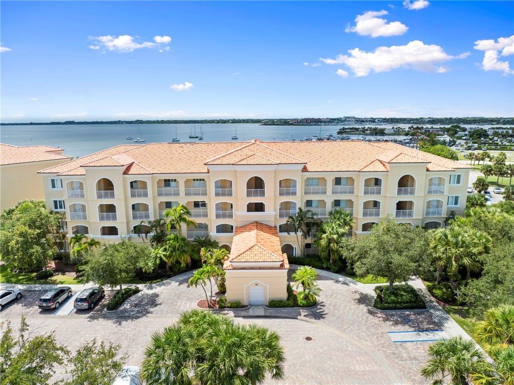 34 Harbour Isle Drive W, Unit 204, Fort Pierce, FL 34949 Photo
