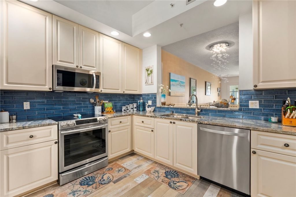 34 Harbour Isle Drive W, Unit 204, Fort Pierce, FL 34949 Photo