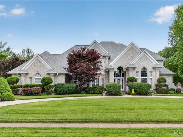 137 Longmeade Drive, O'Fallon, IL 62269