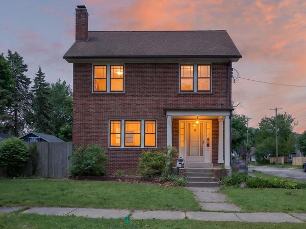 716 Sixth Street, Jackson, MI 49203