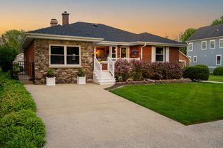 129 S Hudson Street, Westmont, IL 60559