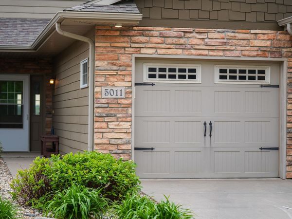 5011 Sunset Blvd, Madison, SD 57042