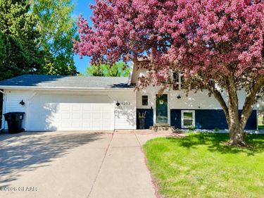 4207 WALNUT Street , Grand Forks, ND 58201